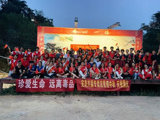 说明: f96285e46d3ea663548c1b0c3c1e356